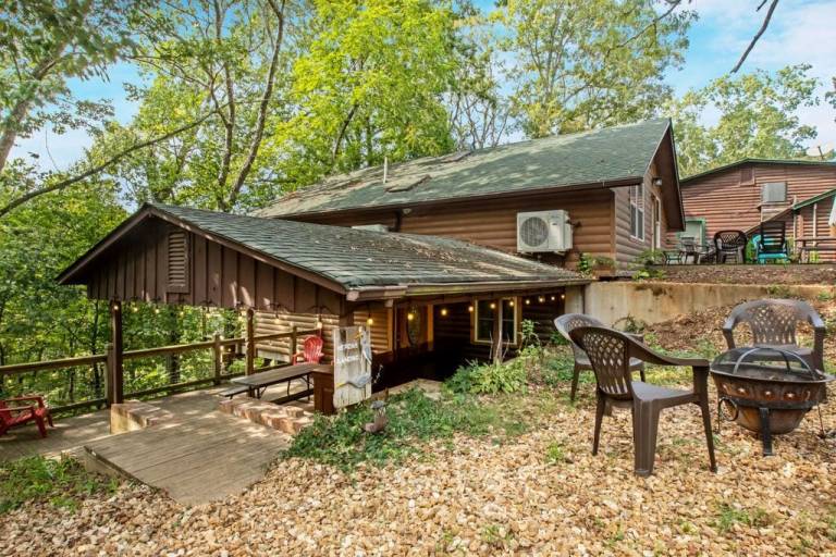 Lodge  Steelville
