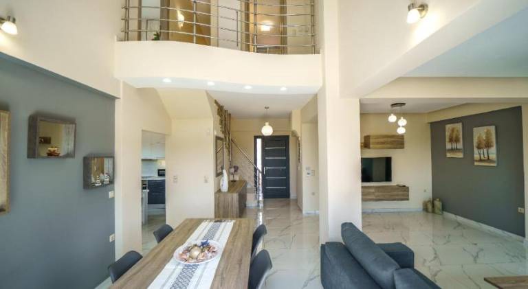Ample holiday apartment with barbecue, private pool & yard | Suitable for remote work | Dogs allowed — photo 4