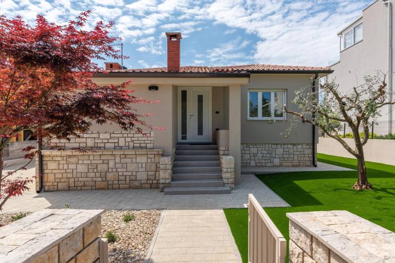 House with sauna, pool & barbecue in Umag