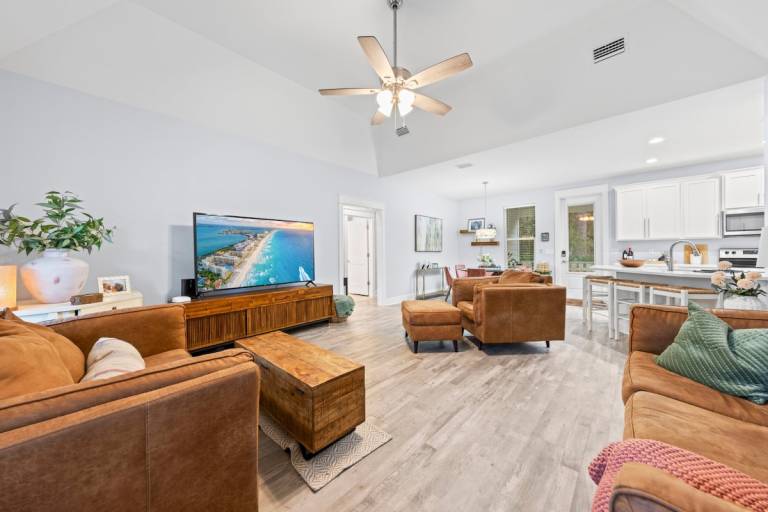 Children-friendly spacious vacation home with barbecue, terrace & yard | Pets allowed — photo 4