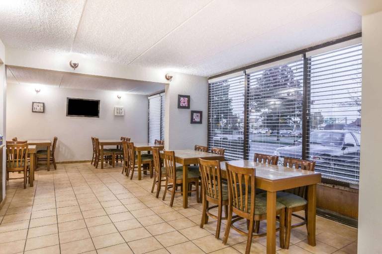 Days Inn by Wyndham Syracuse — photo 4