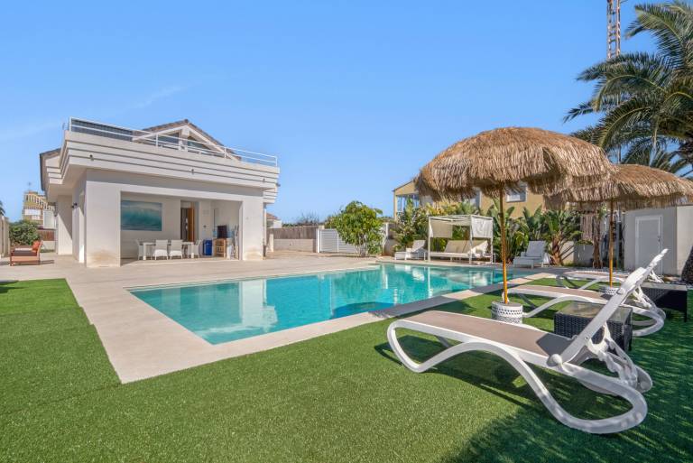Villa with pool, fast internet & yard | Beach view | Perfect for remote work — photo 2