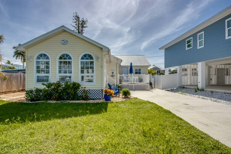 New Unit Historic Dog Friendly Coastal Cottage by the Beach. 214-216 Pearl — photo 2