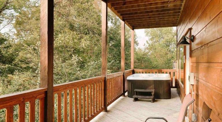 Splash of Moonshine -heated indoor pool, hot tub, arcade game room — photo 5