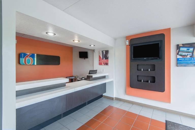 Motel 6 Overland Park, KS — photo 4