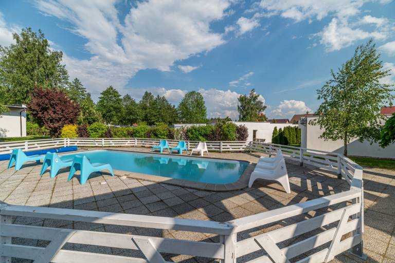 Bungalow with terrace, barbecue & yard — photo 2