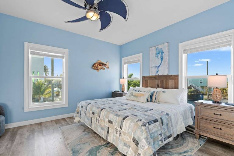 Family-friendly vacation home with yard, barbeque & fast internet | Water view | Next to the beach | Pet-friendly — photo 3
