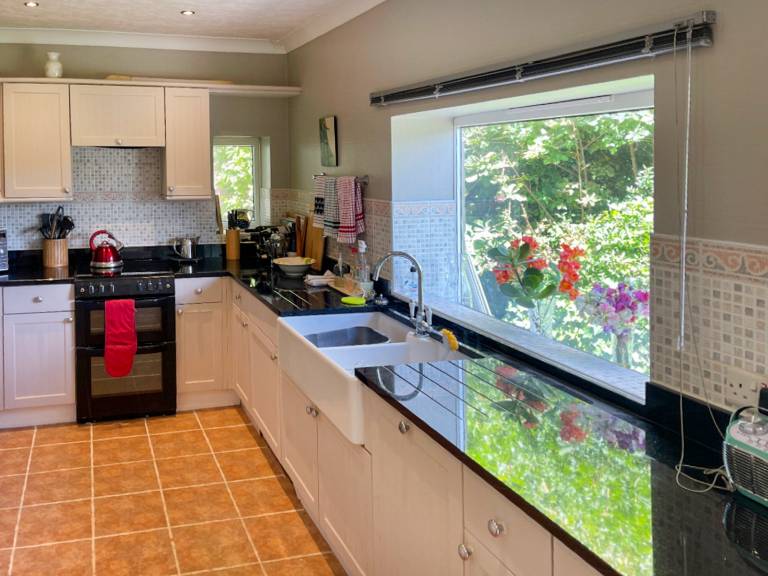 Cottage with yard | River view — photo 4