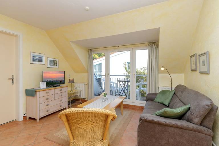 Tolle Dachgeschosswohnung mit Balkon für Familien - nur 400 m zum Ostseestrand! in Kuehlungsborn