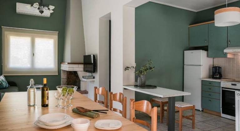 Pleasant vacation home with terrace, barbeque & yard | Pet-friendly — photo 4