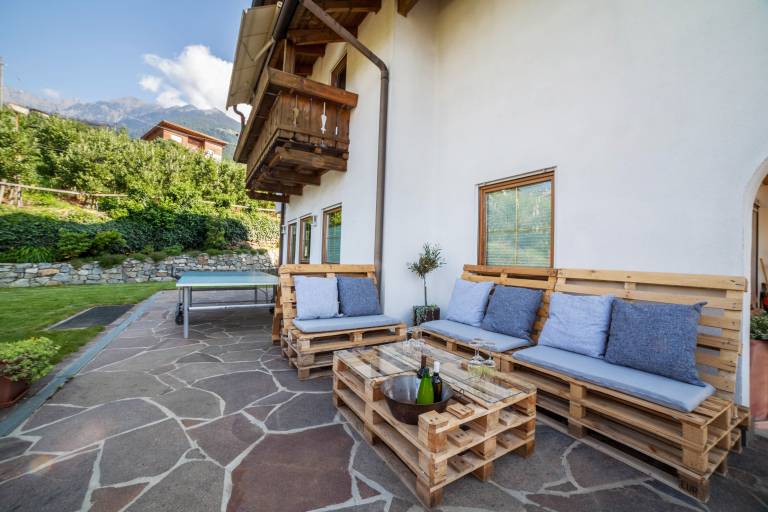 Apartment "Langeshof - Morgensonne" with Mountain View, Balcony & Garden in Marlengo
