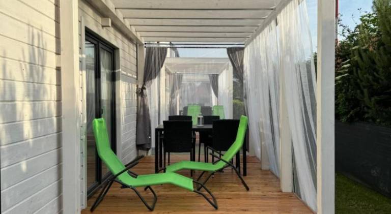 Vacation home with pool, BBQ & patio — photo 3