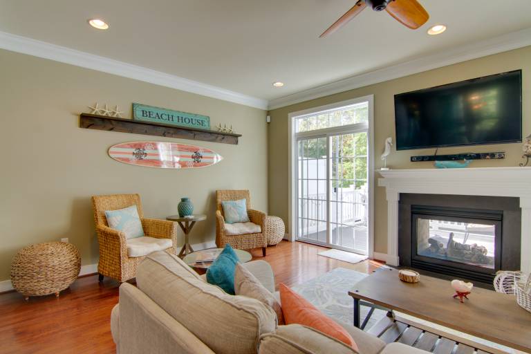 Sunlit Rehoboth Beach Townhome w Pool Access