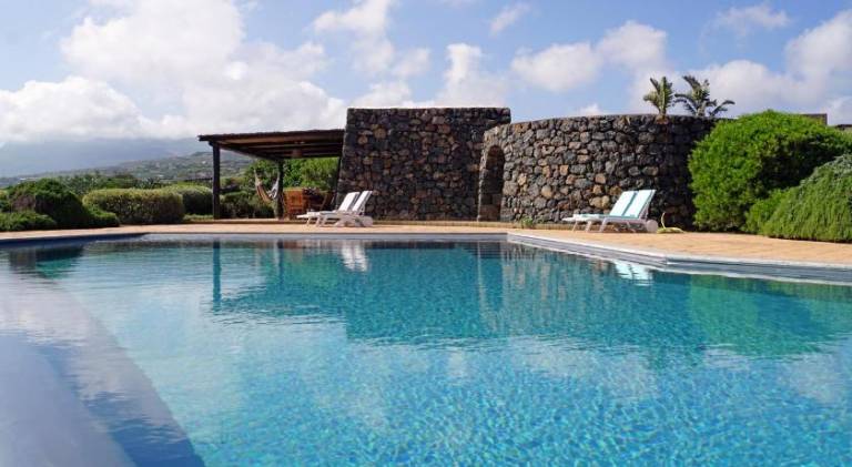 Villa with garden, pool & BBQ in Pantelleria