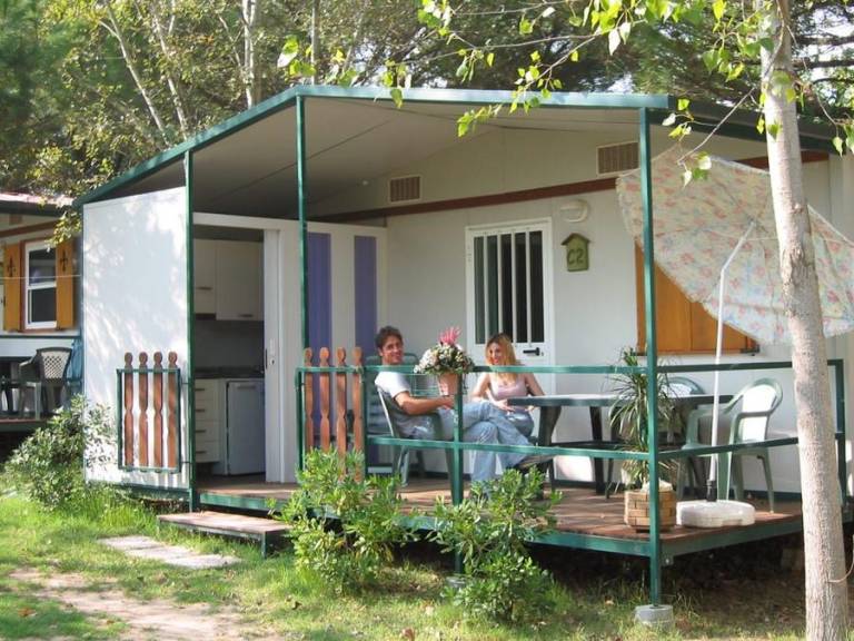 Family-oriented pleasant chalet with pool & terrace | Beach nearby | Pets allowed — photo 4