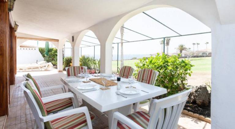 Fully equipped ample villa with private pool, patio & yard | Beach nearby | Pets are welcome — photo 4