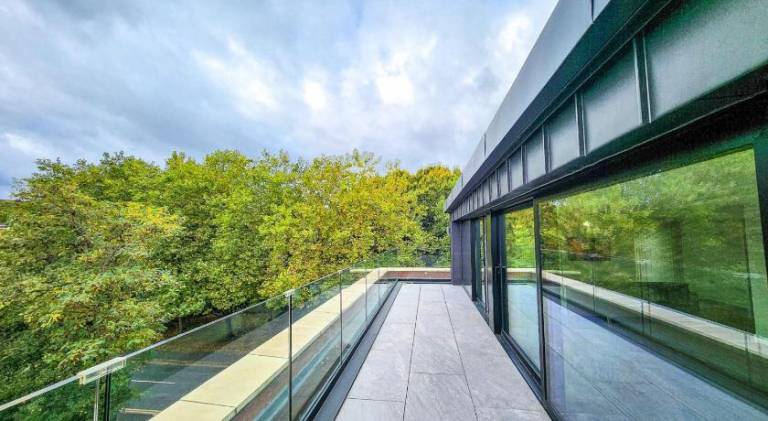 Holiday apartment with 3 rooms for 6 persons in Manchester