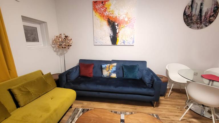 Charming Apartment with Balcony and Great Amenities