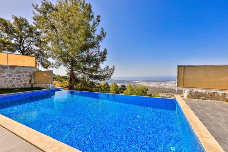 Villa with pool, yard & BBQ in Antalya