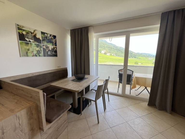 Ferienwohnung mit Hund in Eppan für max. 6 Personen Ferienwohnung mit Hund in Eppan für max. 6 Personen