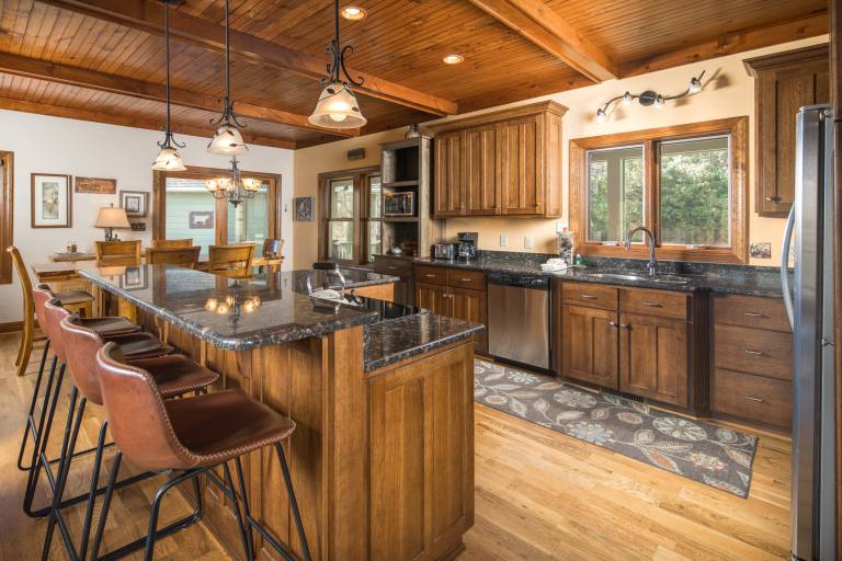 Child-friendly nice cabin with hot tub & barbeque | Mountain view | Pets are welcome — photo 5