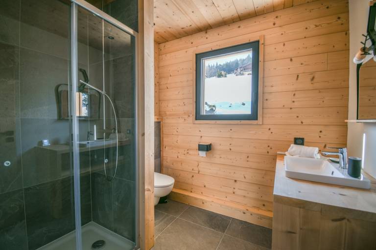 Child-friendly beautiful chalet with grill & patio | Mountain view | Dogs allowed — photo 4