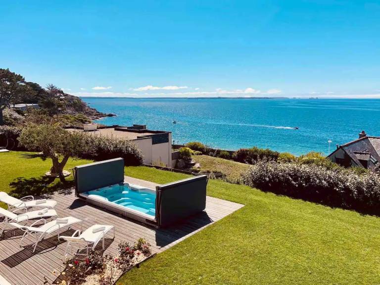 Villa with terrace, private pool & yard | Sea view — photo 2