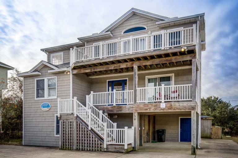 Beacon's Watch 1800 ft from the Beach Dog Friendly, Private Pool, Hot Tub Corolla — photo 2