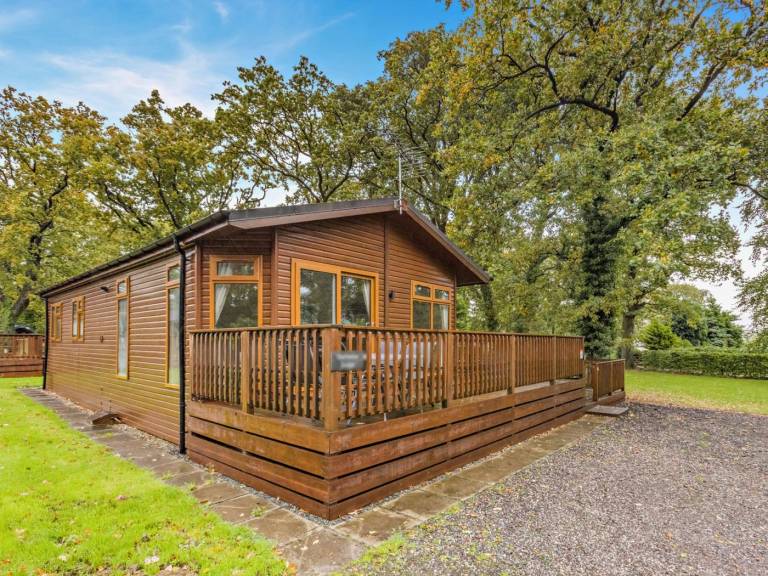 Fully equipped beautiful lodge with terrace, hot tub & yard | Pet-friendly — photo 2