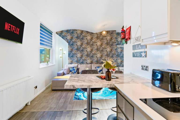 Brighton Apartment Near Beach Walk Everywhere — photo 4