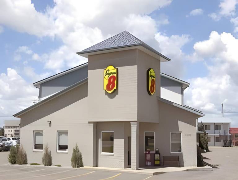 Super 8 By Wyndham Medicine Hat Ab in Medicine Hat, AB