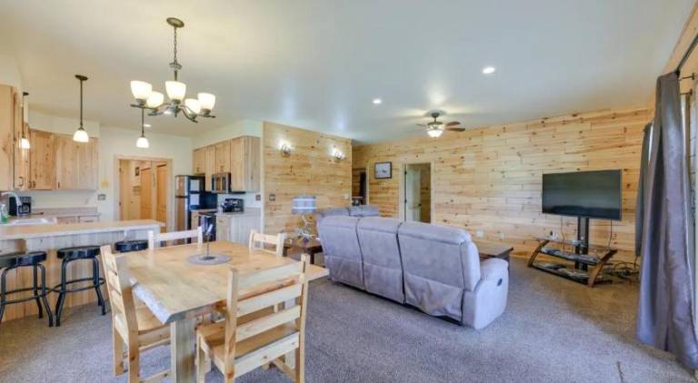 Sportsman Lodge Melrose MT — photo 4