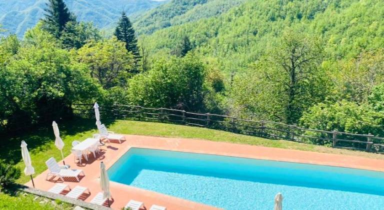 Apartment with barbecue, patio & pool in Carrara