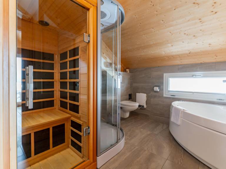 Beautiful chalet on the ski slopes with sauna — photo 5