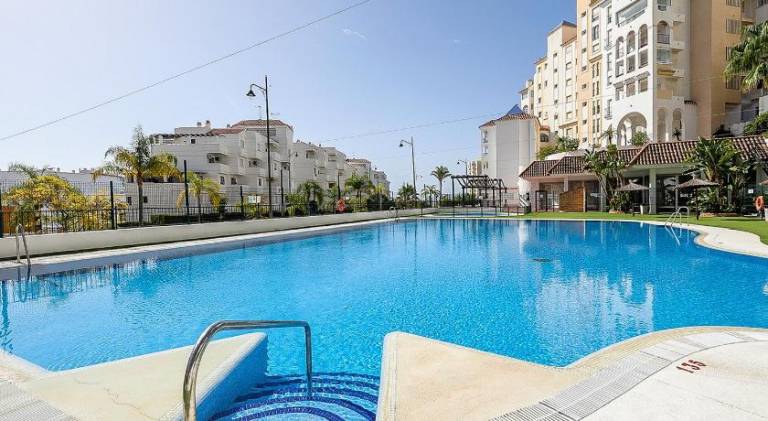 Apartment with pool — photo 3