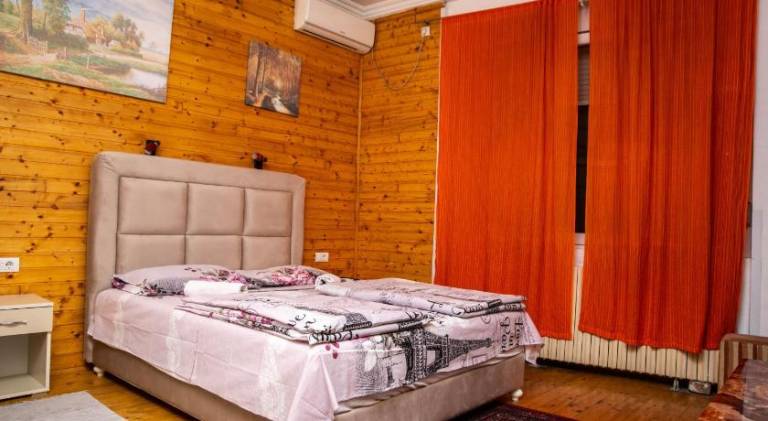 Sobe sa sopstvenim KUPATILOM Private rooms bathroom In CENTER in Novi Sad