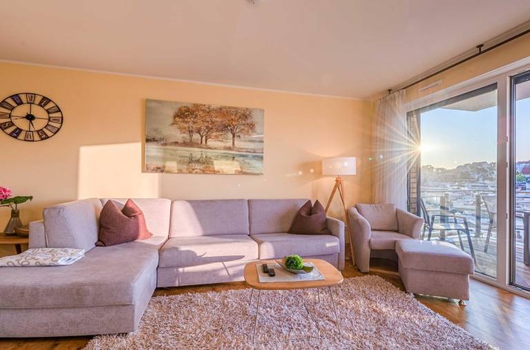 5-Sterne Ferienwohnung Hafenidylle mit Balkon und Hafenblick in Waren (Müritz)