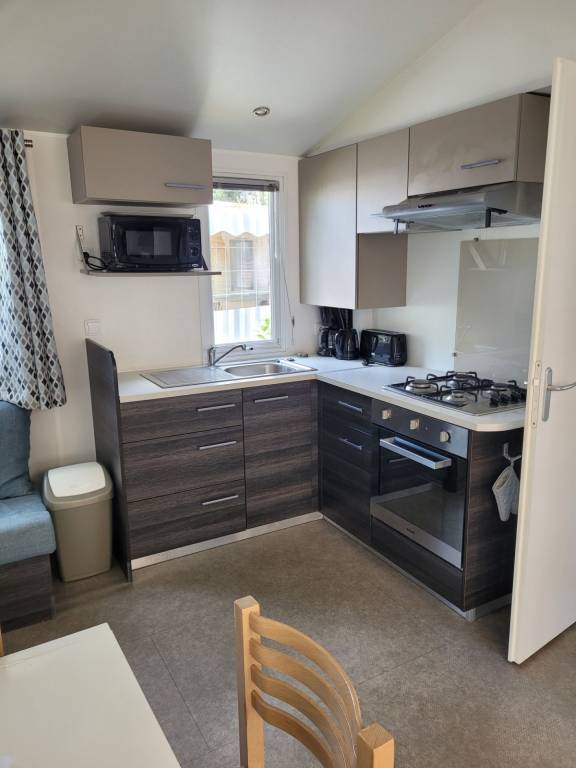 Children-friendly mobile home with grill, pool & patio | Pets are welcome — photo 4