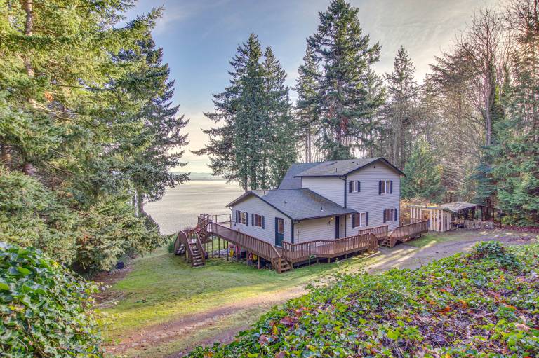 Hat Island Home w/ Stunning View & Wraparound Deck — photo 3