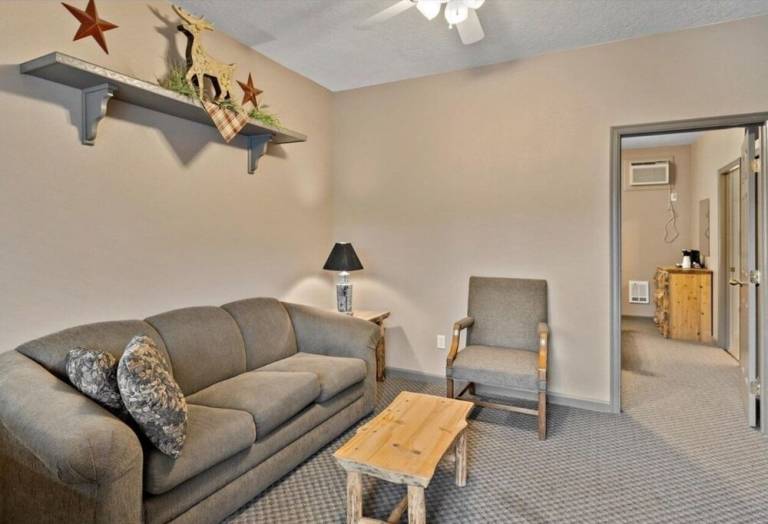 Motel Lowman