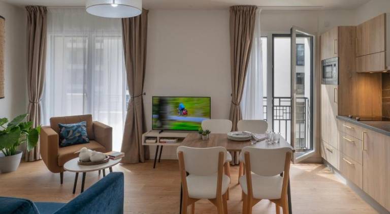 Pleasant serviced apartment with patio & yard | Dogs allowed — photo 3