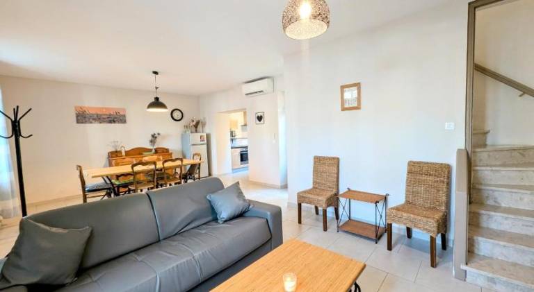 House with terrace — photo 2