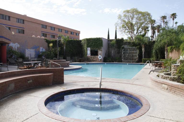 Ramada by Wyndham Viscount Suites Tucson East — photo 5
