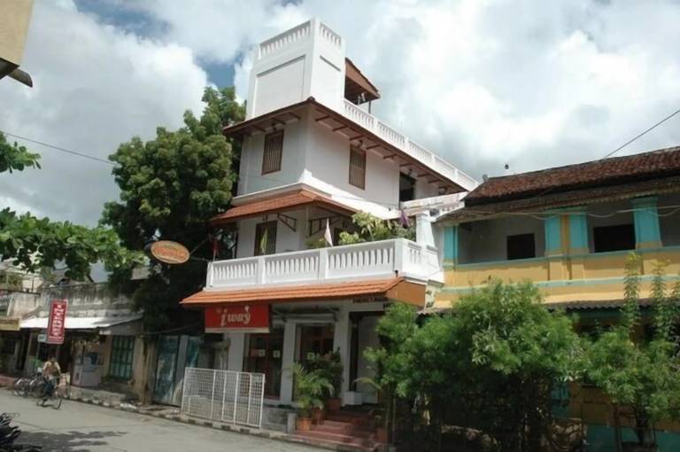 Bed and breakfast  Puducherry