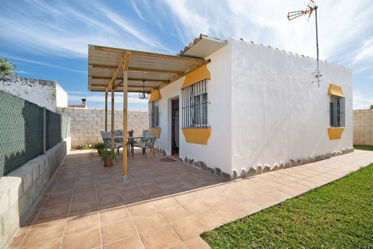 Holiday Home 'Casa Manoli 3 Chiclana' with Private Terrace and Private Garden in Chiclana de la Frontera