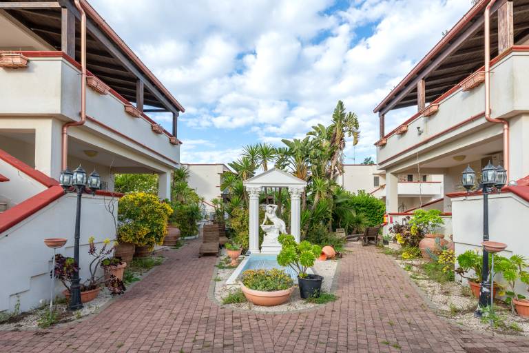 Apartment 'Oasi' with Private Terrace, Wi-Fi and Air Conditioning in Carovigno