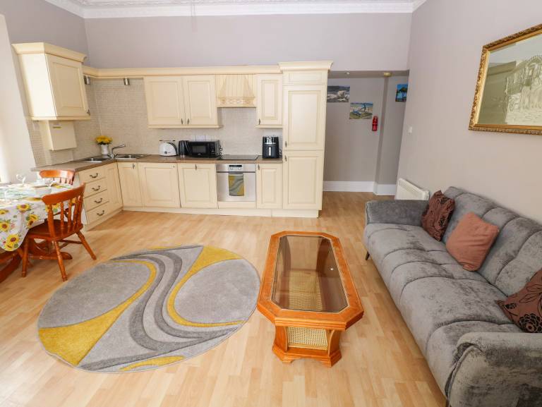 Family-oriented nice cottage | Beach view | Beach nearby | Pets allowed — photo 4