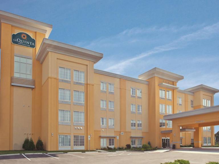 La Quinta Inn & Suites by Wyndham Columbus - Edinburgh in Columbus, IN