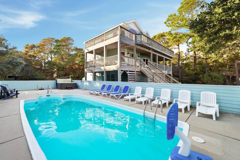 Children-friendly charming vacation home with private pool, hot tub & grill | Next to the beach | Dogs allowed in Outer Banks, NC