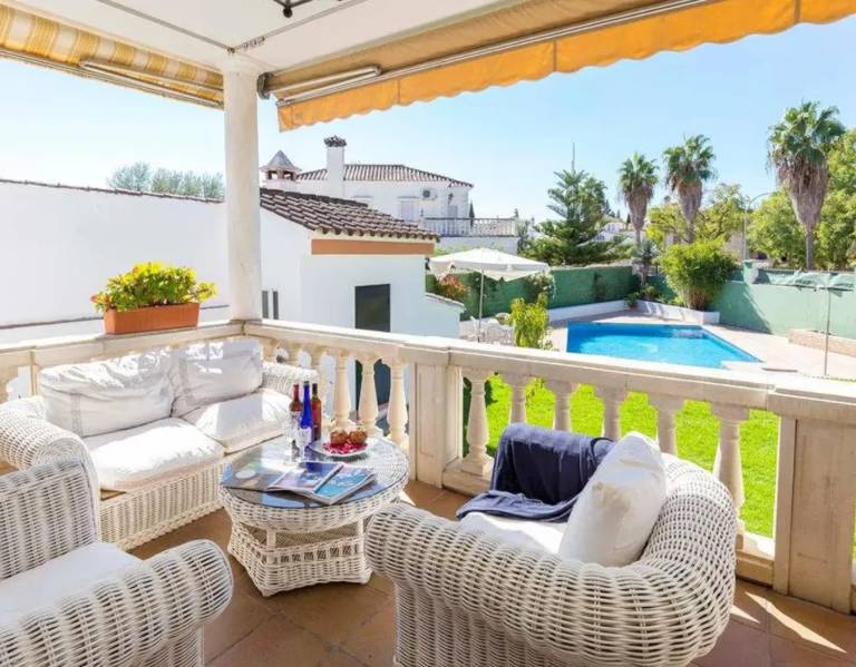Fully equipped ample vacation home with terrace, barbecue & yard | Pool view | Pets allowed — photo 3